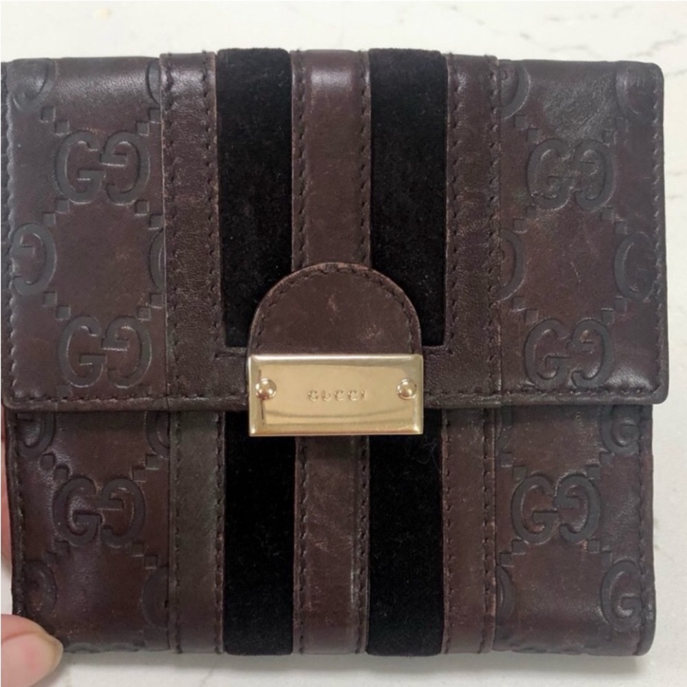 Gucci wallet rehab Approximately 5x5